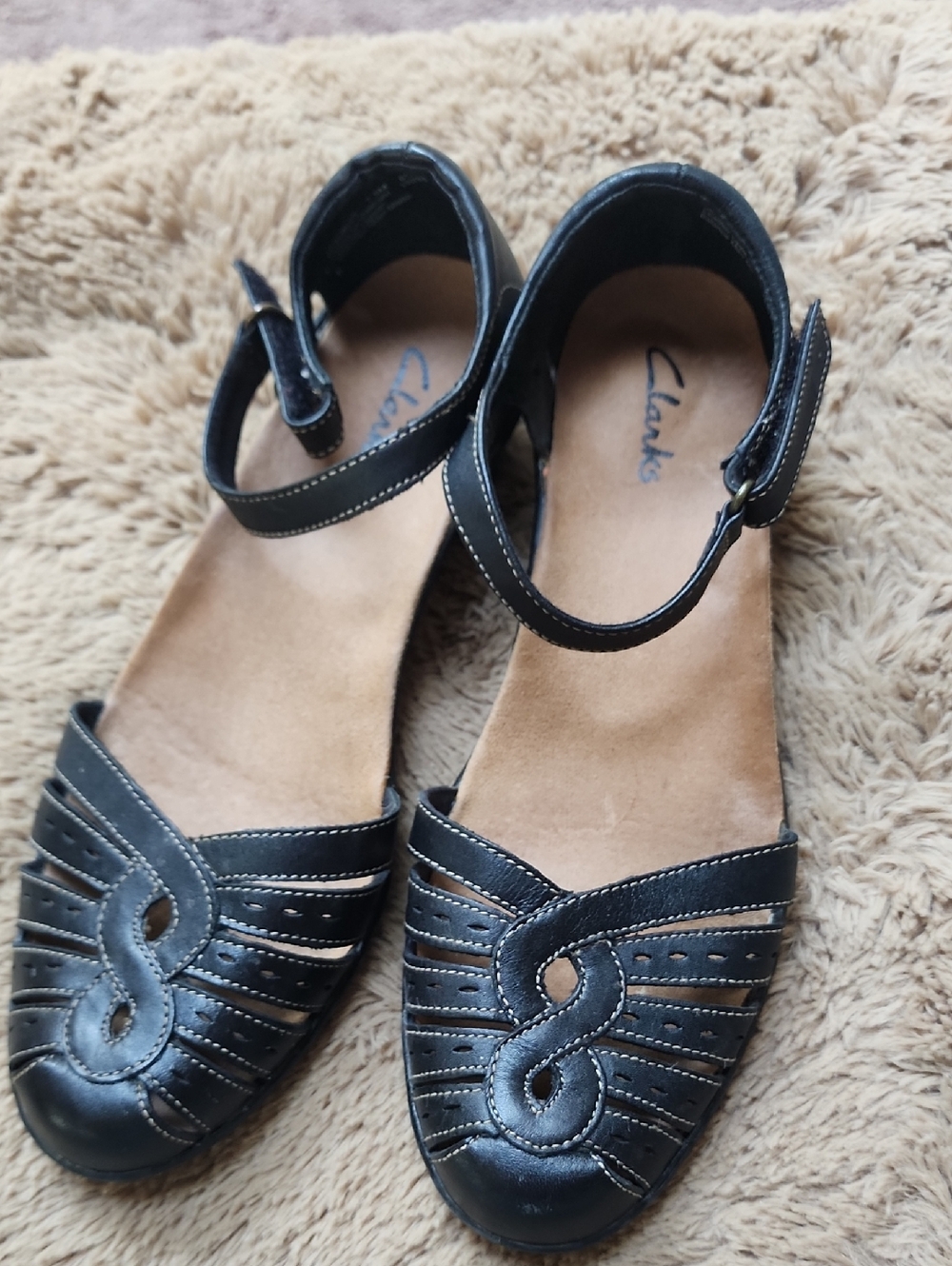 Clarks Black Leather Cutout Ankle-Strap Flats Fisherman Sandles